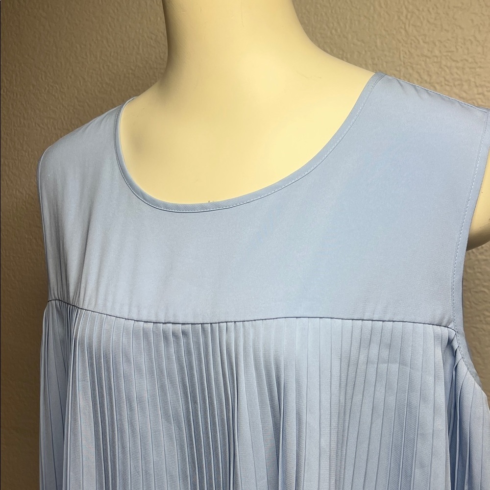 Calvin Klein Light Blue Pleated Sleeveless Blouse XL Flowing Tunic Top - Picture 2 of 5